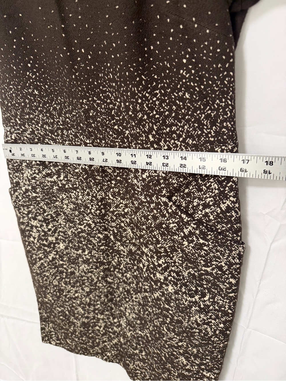 Carolina Herrera Black and Cream Speckled Short Sleeve Sheath Dress - Picture 6 of 7
